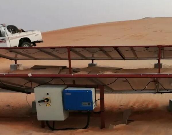 Los EAU instaló con éxito un sistema híbrido del desierto que puede soportar el bombeo y el suministro de energía