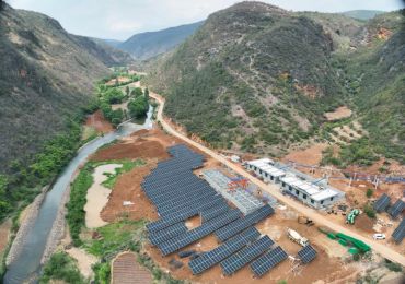 El proyecto de bombeo de agua fotovoltaico de Xiaojiang en la ciudad de Xuanwei, provincia de Yunnan, probó y envió agua con éxito a principios de mayo.