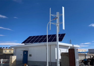 Proyecto híbrido eólico-solar de 15 kVA en Qinghai
    